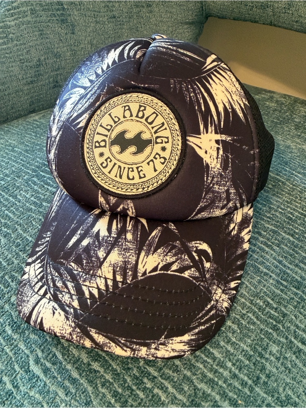 BILLABONG Black Mesh Trucker Hat with Cream Logo Tab